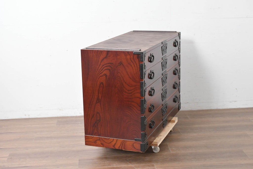 《天板取り付け加工費込み》　中古　美品　岩谷堂箪笥　欅(ケヤキ)材　重厚な金具が目を引く整理箪笥　(R-086726)