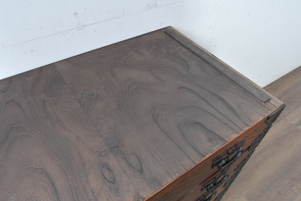 《天板取り付け加工費込み》　中古　美品　岩谷堂箪笥　欅(ケヤキ)材　重厚な金具が目を引く整理箪笥　(R-086726)