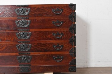 《天板取り付け加工費込み》　中古　美品　岩谷堂箪笥　欅(ケヤキ)材　重厚な金具が目を引く整理箪笥　(R-086726)