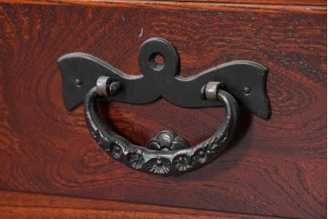 《天板取り付け加工費込み》　中古　美品　岩谷堂箪笥　欅(ケヤキ)材　重厚な金具が目を引く整理箪笥　(R-086726)