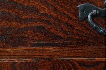 《天板取り付け加工費込み》　中古　美品　岩谷堂箪笥　欅(ケヤキ)材　重厚な金具が目を引く整理箪笥　(R-086726)