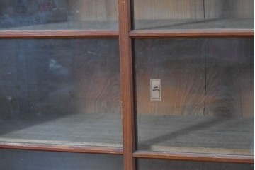 和製アンティーク　レトロ　素朴なガラス戸棚　(R-086728)