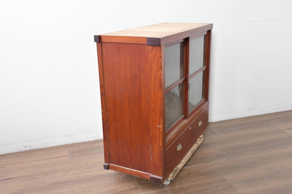 和製アンティーク　レトロな引き出し付きガラス戸棚　(R-086729)