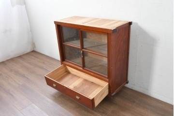 和製アンティーク　レトロな引き出し付きガラス戸棚　(R-086729)