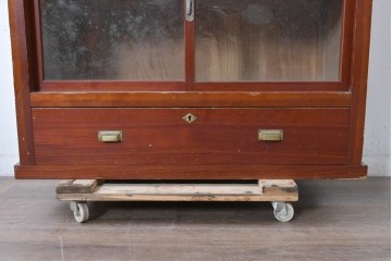 和製アンティーク　レトロな引き出し付きガラス戸棚　(R-086729)