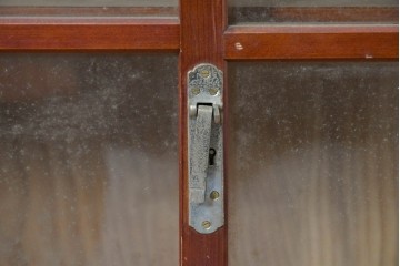 和製アンティーク　レトロな引き出し付きガラス戸棚　(R-086729)