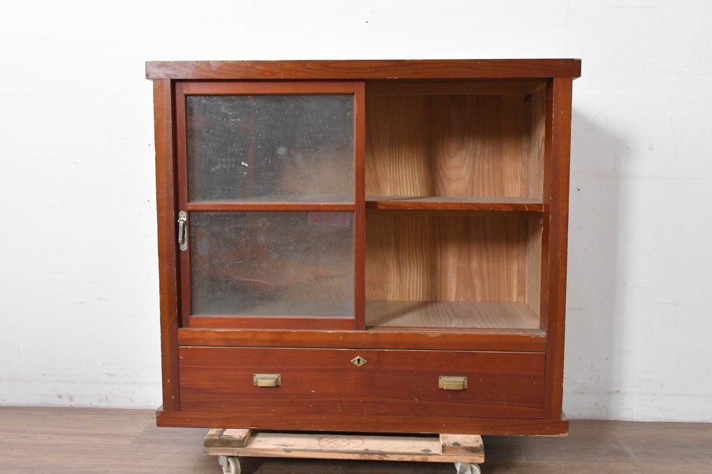 和製アンティーク　レトロな引き出し付きガラス戸棚　(R-086729)