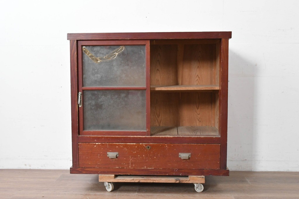 和製アンティーク　レトロな引き出し付きガラス戸棚　(R-086732)