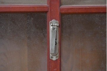 和製アンティーク　レトロな引き出し付きガラス戸棚　(R-086732)