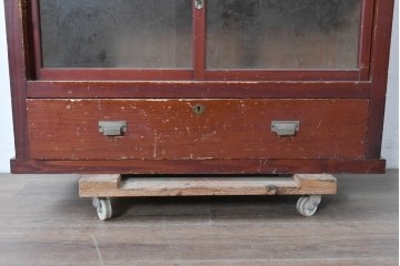 和製アンティーク　レトロな引き出し付きガラス戸棚　(R-086732)