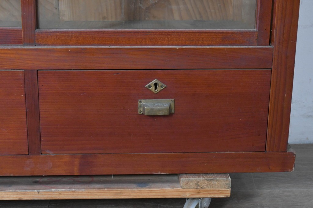 和製アンティーク　レトロな引き出し付き重ねガラス戸棚　(R-086733)