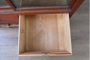 和製アンティーク　レトロな引き出し付きガラス戸棚　(R-086735)