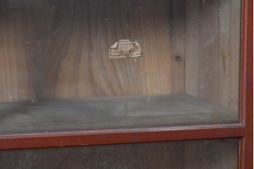 和製アンティーク　レトロな引き出し付きガラス戸棚　(R-086735)