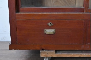 和製アンティーク　レトロな引き出し付きガラス戸棚　(R-086735)