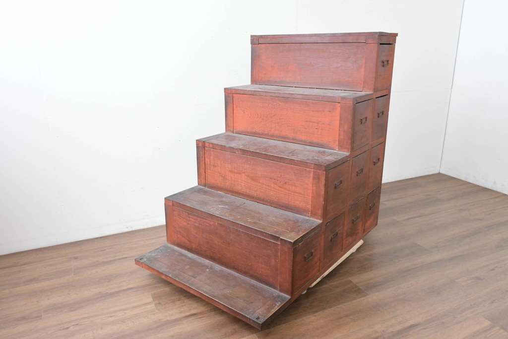 和製アンティーク　収納力に優れた実用的な造りの階段箪笥　(R-086736)