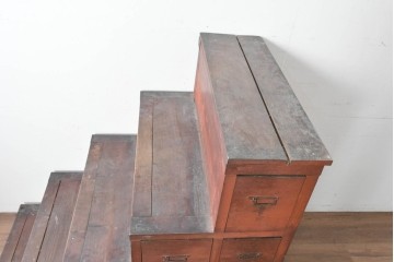 和製アンティーク　収納力に優れた実用的な造りの階段箪笥　(R-086736)