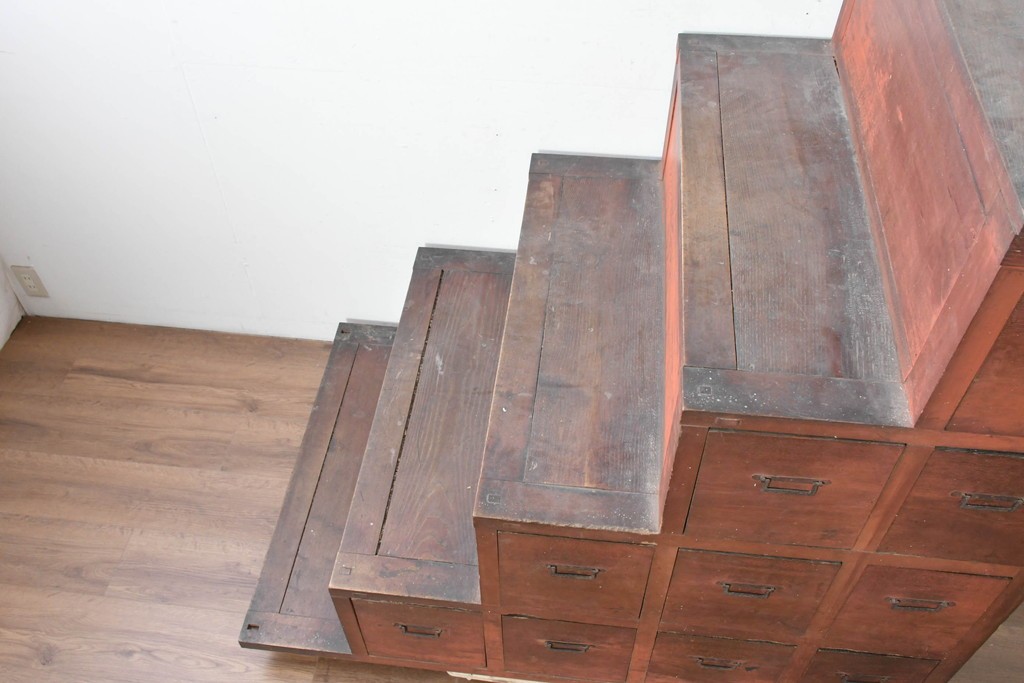 和製アンティーク　収納力に優れた実用的な造りの階段箪笥　(R-086736)