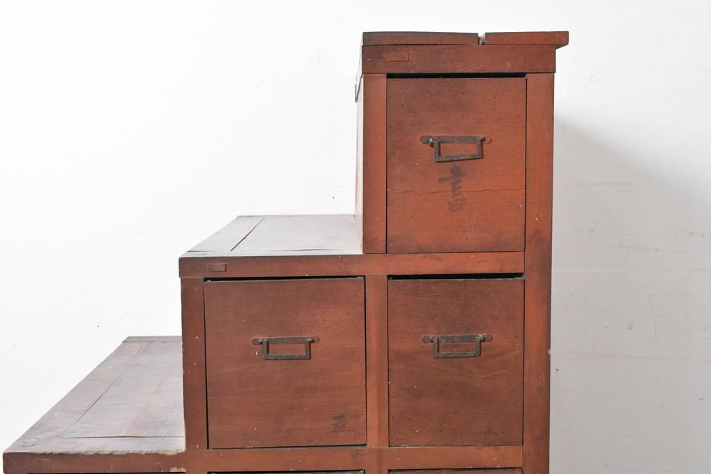 和製アンティーク　収納力に優れた実用的な造りの階段箪笥　(R-086736)