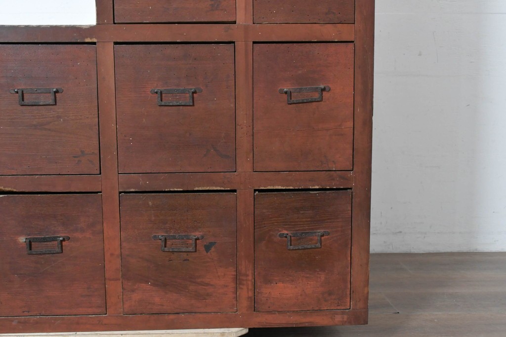 和製アンティーク　収納力に優れた実用的な造りの階段箪笥　(R-086736)