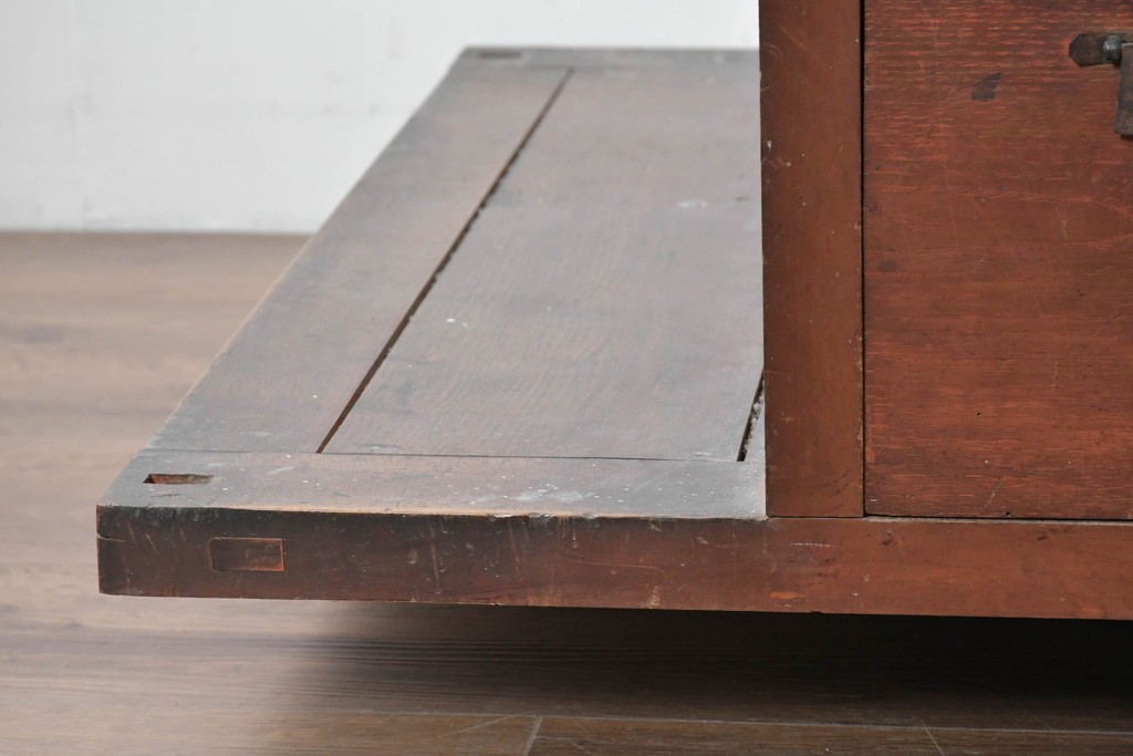 和製アンティーク　収納力に優れた実用的な造りの階段箪笥　(R-086736)