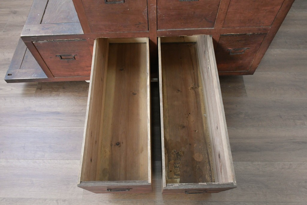 和製アンティーク　収納力に優れた実用的な造りの階段箪笥　(R-086736)