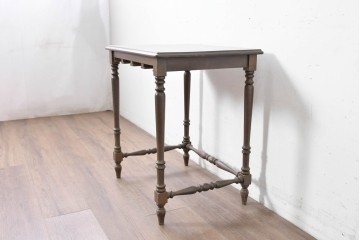 イギリスヴィンテージ　挽物脚と貫がアクセントのクラシカルなサイドテーブル　(R-086737)