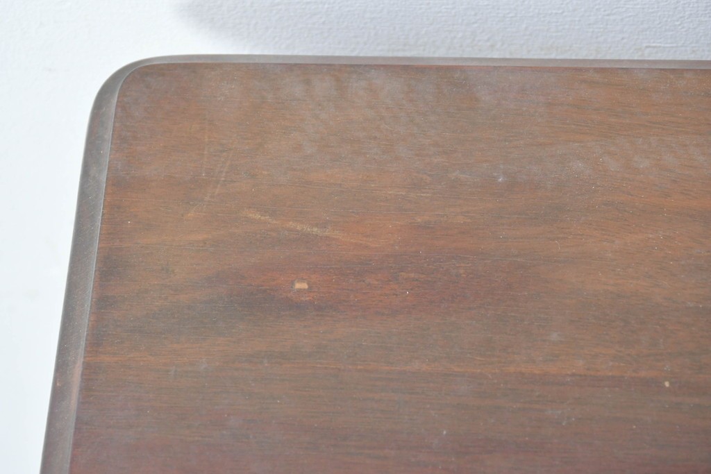 イギリスヴィンテージ　挽物脚と貫がアクセントのクラシカルなサイドテーブル　(R-086737)