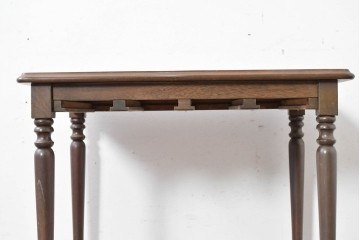 イギリスヴィンテージ　挽物脚と貫がアクセントのクラシカルなサイドテーブル　(R-086737)