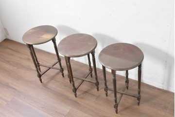 イギリスヴィンテージ　折り畳み式　挽物脚のクラシカルなデザインが魅力のバタフライサイドテーブル3台セット　(R-086738)