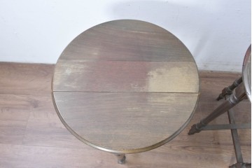 イギリスヴィンテージ　折り畳み式　挽物脚のクラシカルなデザインが魅力のバタフライサイドテーブル3台セット　(R-086738)