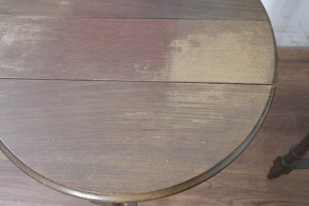 イギリスヴィンテージ　折り畳み式　挽物脚のクラシカルなデザインが魅力のバタフライサイドテーブル3台セット　(R-086738)