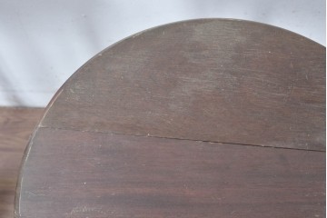 イギリスヴィンテージ　折り畳み式　挽物脚のクラシカルなデザインが魅力のバタフライサイドテーブル3台セット　(R-086738)