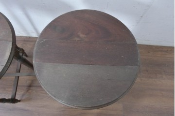 イギリスヴィンテージ　折り畳み式　挽物脚のクラシカルなデザインが魅力のバタフライサイドテーブル3台セット　(R-086738)