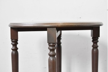 イギリスヴィンテージ　折り畳み式　挽物脚のクラシカルなデザインが魅力のバタフライサイドテーブル3台セット　(R-086738)