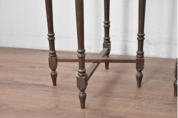 イギリスヴィンテージ　折り畳み式　挽物脚のクラシカルなデザインが魅力のバタフライサイドテーブル3台セット　(R-086738)