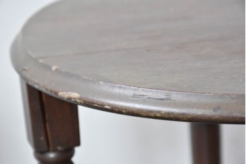 イギリスヴィンテージ　折り畳み式　挽物脚のクラシカルなデザインが魅力のバタフライサイドテーブル3台セット　(R-086738)