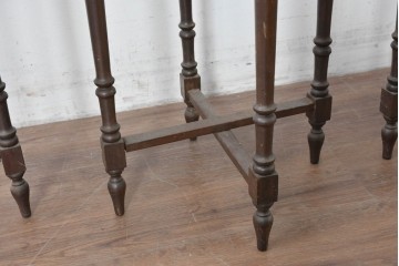 イギリスヴィンテージ　折り畳み式　挽物脚のクラシカルなデザインが魅力のバタフライサイドテーブル3台セット　(R-086738)