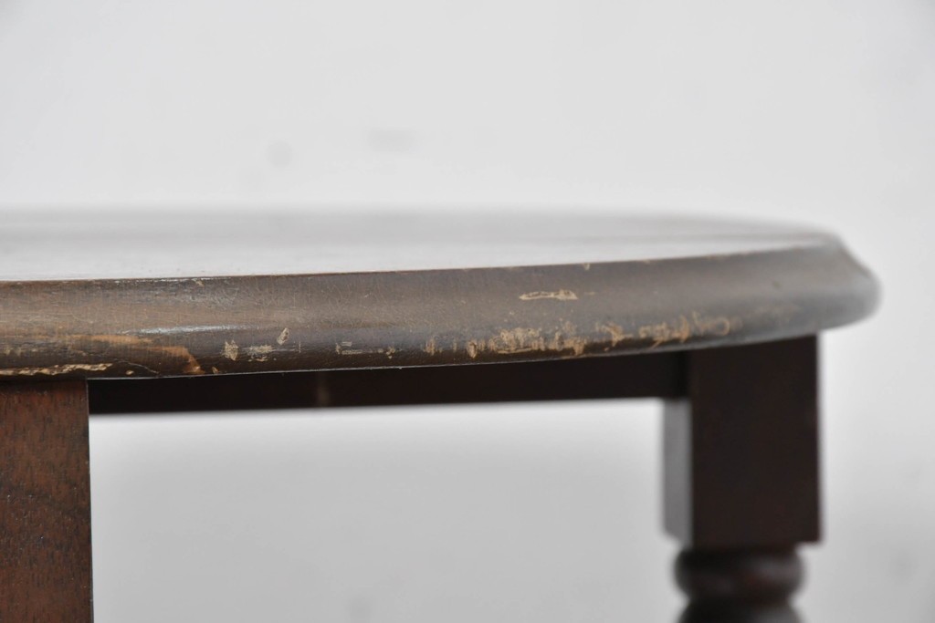 イギリスヴィンテージ　折り畳み式　挽物脚のクラシカルなデザインが魅力のバタフライサイドテーブル3台セット　(R-086738)