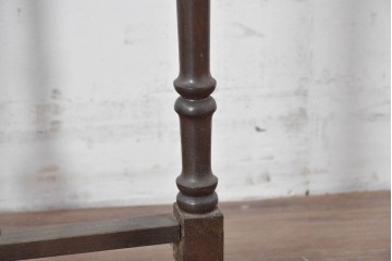 イギリスヴィンテージ　折り畳み式　挽物脚のクラシカルなデザインが魅力のバタフライサイドテーブル3台セット　(R-086738)