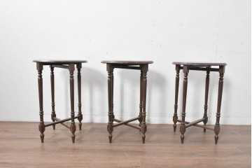 イギリスヴィンテージ　折り畳み式　挽物脚のクラシカルなデザインが魅力のバタフライサイドテーブル3台セット　(R-086738)