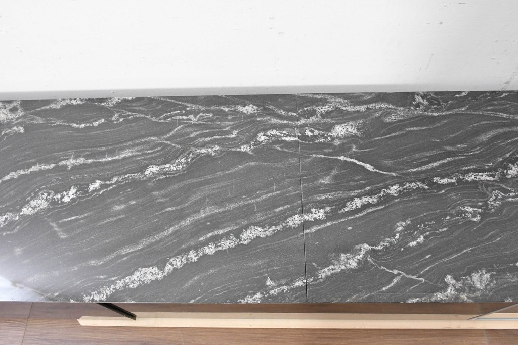 中古　国産特注品　天板(大理石)　重厚な天板が目を引くテレビボード　製作費約60万円　(R-086744)