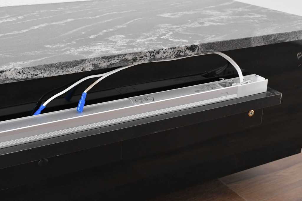 中古　国産特注品　天板(大理石)　重厚な天板が目を引くテレビボード　製作費約60万円　(R-086744)