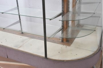 和製ヴィンテージ　曲げガラス　引き出し3杯付きの昭和レトロなL型ショーケース　(R-086745)