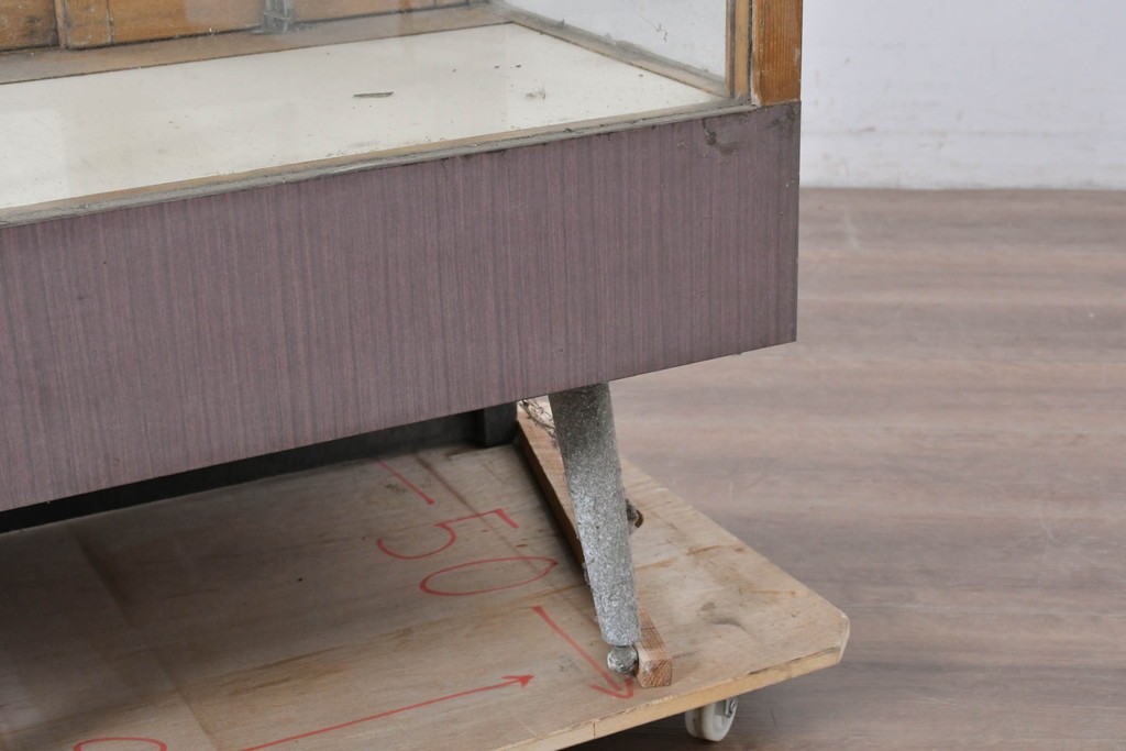 和製ヴィンテージ　曲げガラス　引き出し3杯付きの昭和レトロなL型ショーケース　(R-086745)