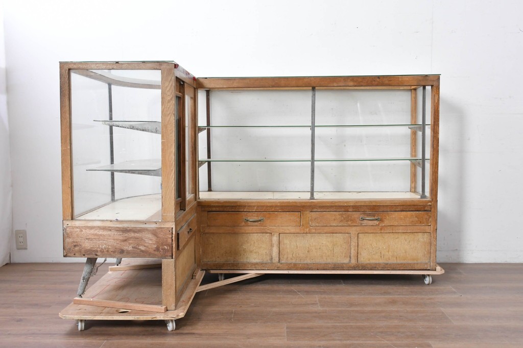 和製ヴィンテージ　曲げガラス　引き出し3杯付きの昭和レトロなL型ショーケース　(R-086745)