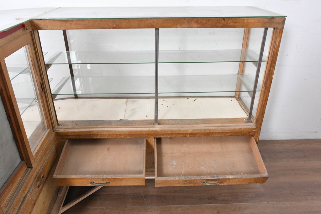 和製ヴィンテージ　曲げガラス　引き出し3杯付きの昭和レトロなL型ショーケース　(R-086745)