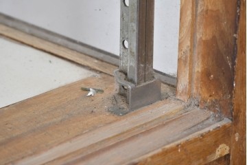 和製ヴィンテージ　曲げガラス　引き出し3杯付きの昭和レトロなL型ショーケース　(R-086745)