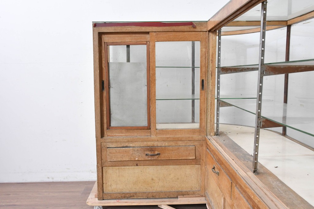 和製ヴィンテージ　曲げガラス　引き出し3杯付きの昭和レトロなL型ショーケース　(R-086745)