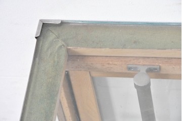 和製ヴィンテージ　メタルフレーム　シャープな印象の台形ガラスケース　(R-086746)