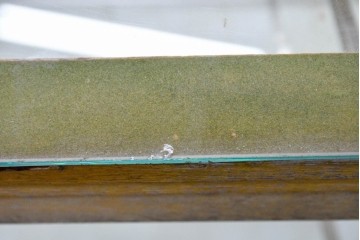 和製ヴィンテージ　メタルフレーム　シャープな印象の台形ガラスケース　(R-086746)